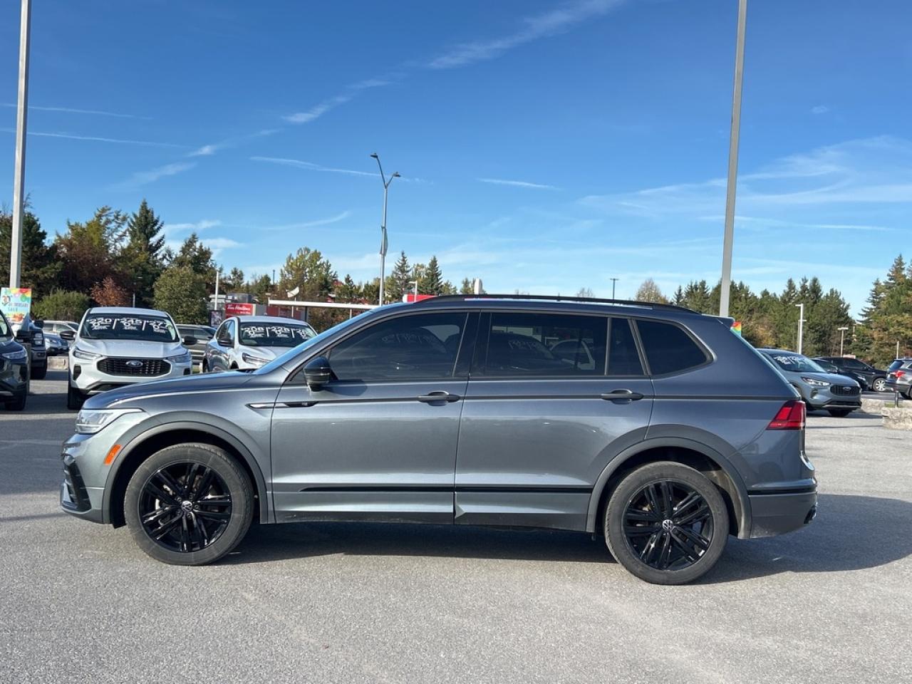 2022 Volkswagen Tiguan Comfortline R-Line Black Edition 4dr All-Wheel Drive 4MOTION Photo