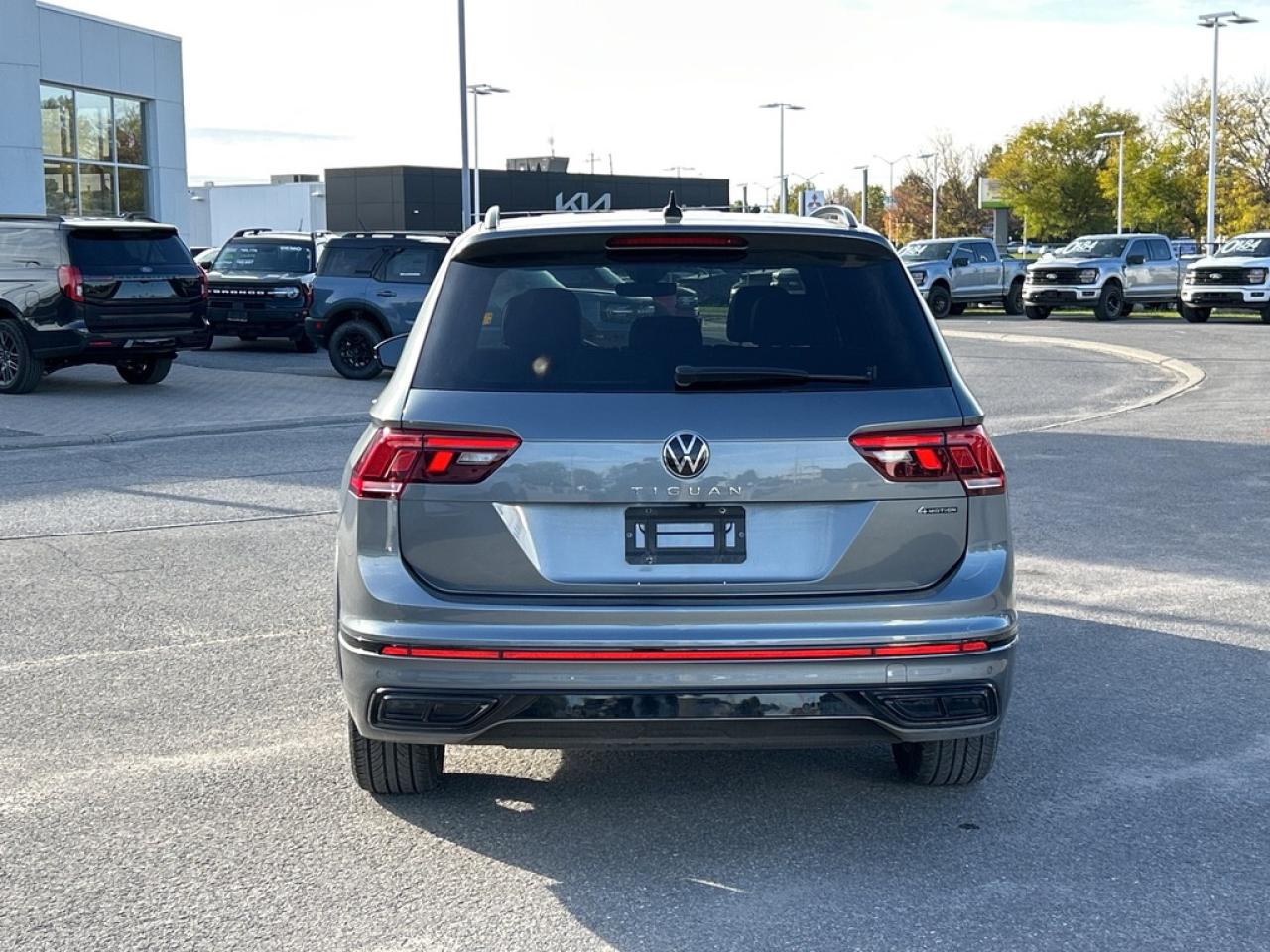 2022 Volkswagen Tiguan Comfortline R-Line Black Edition 4dr All-Wheel Drive 4MOTION Photo