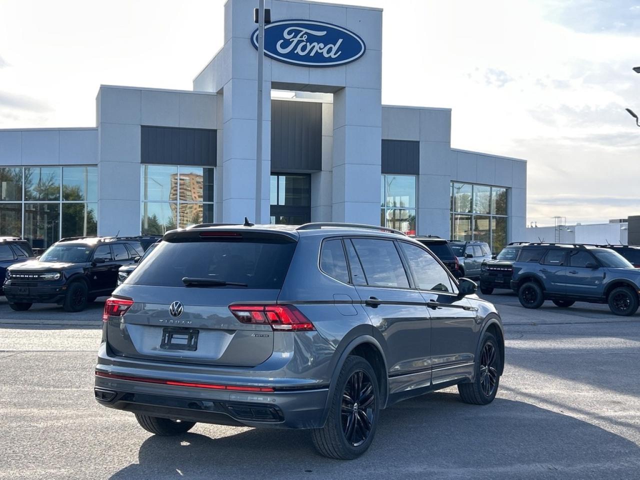 2022 Volkswagen Tiguan Comfortline R-Line Black Edition 4dr All-Wheel Drive 4MOTION Photo