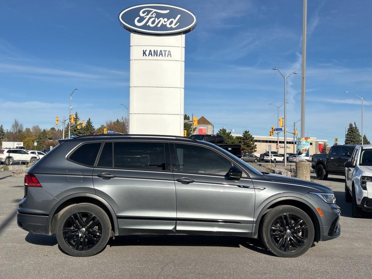 2022 Volkswagen Tiguan Comfortline R-Line Black Edition 4dr All-Wheel Drive 4MOTION Photo