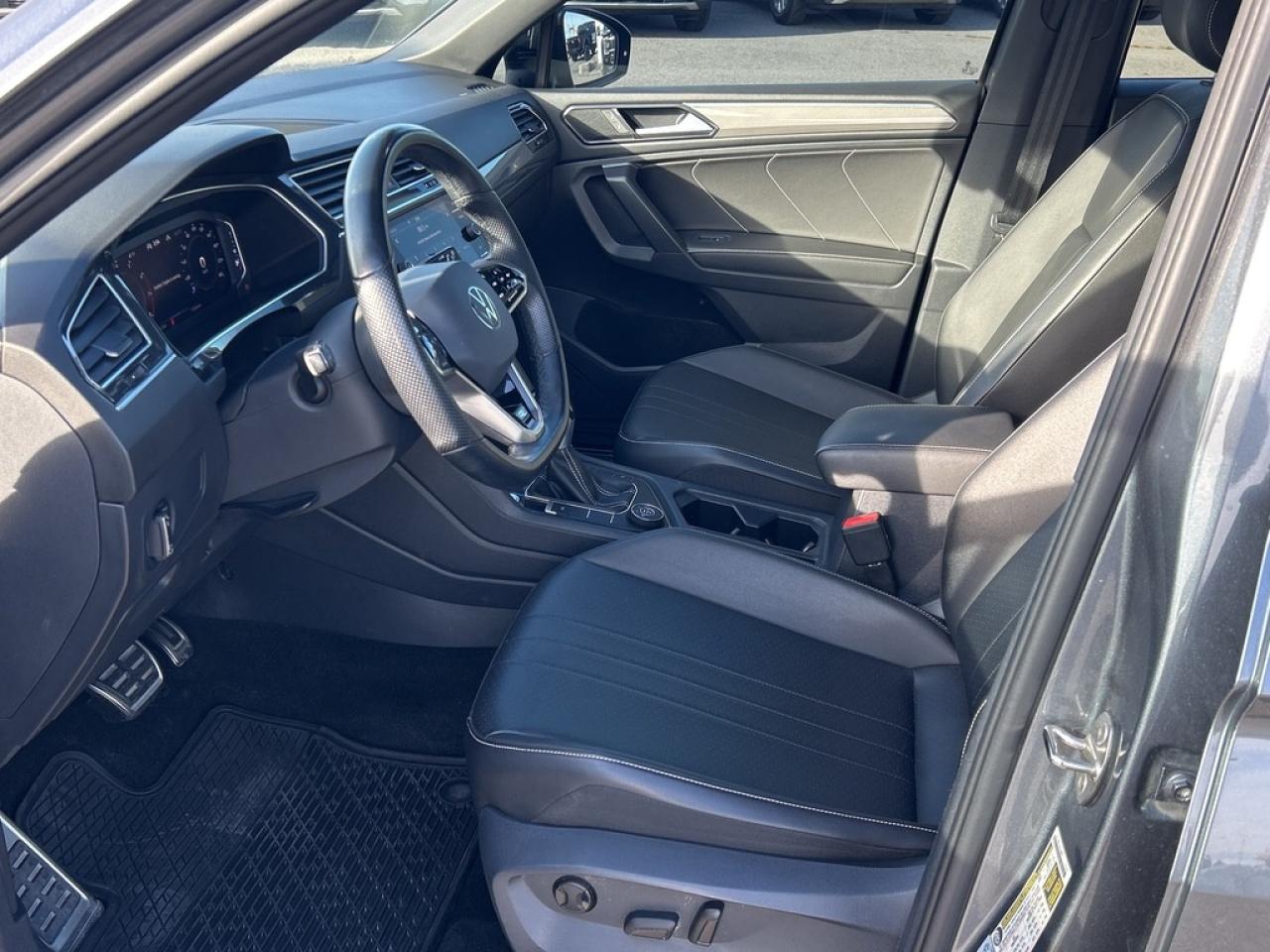 2022 Volkswagen Tiguan Comfortline R-Line Black Edition 4dr All-Wheel Drive 4MOTION Photo