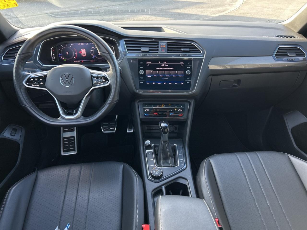 2022 Volkswagen Tiguan Comfortline R-Line Black Edition 4dr All-Wheel Drive 4MOTION Photo