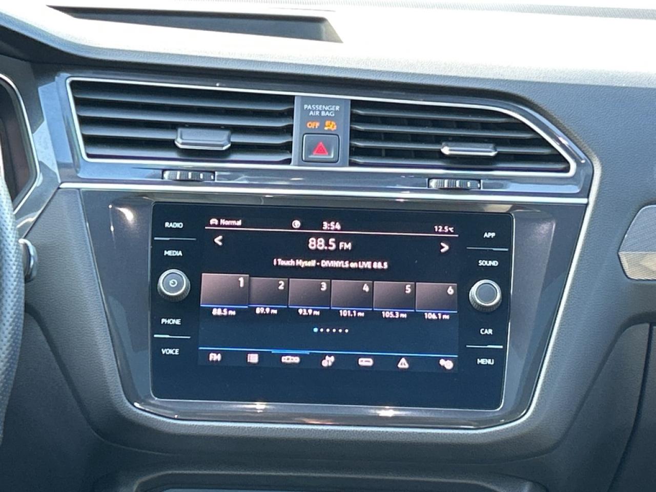 2022 Volkswagen Tiguan Comfortline R-Line Black Edition 4dr All-Wheel Drive 4MOTION Photo