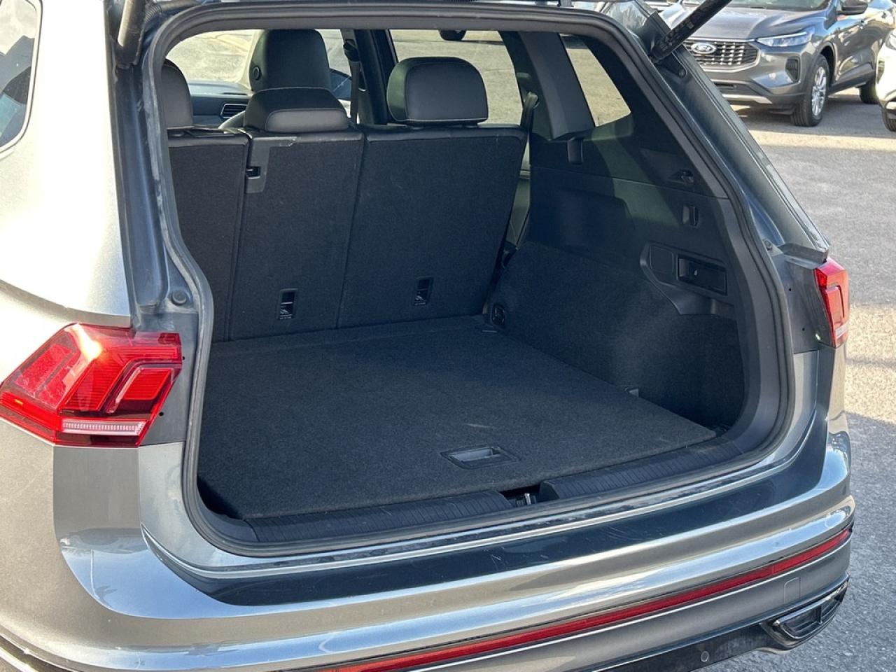 2022 Volkswagen Tiguan Comfortline R-Line Black Edition 4dr All-Wheel Drive 4MOTION Photo