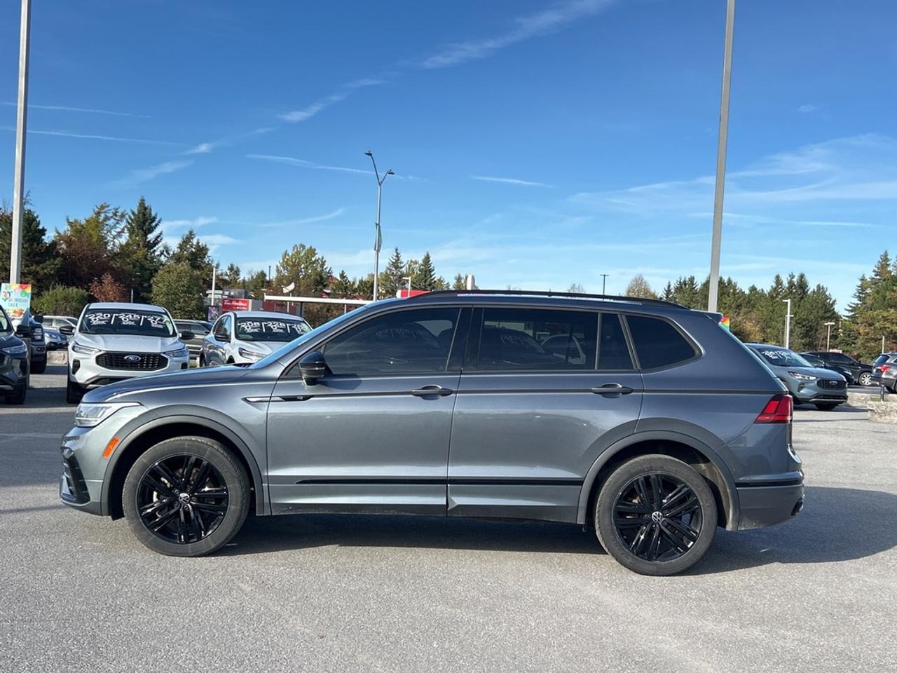 2022 Volkswagen Tiguan Comfortline R-Line Black Edition 4dr All-Wheel Drive 4MOTION Photo