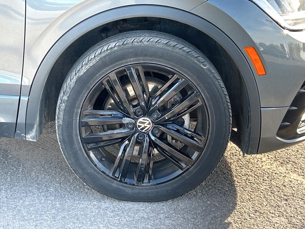 2022 Volkswagen Tiguan Comfortline R-Line Black Edition 4dr All-Wheel Drive 4MOTION Photo