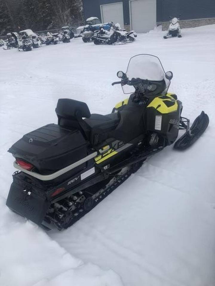 2019 Ski-Doo Expedition® LE 600 H.O. E-TEC  Photo2
