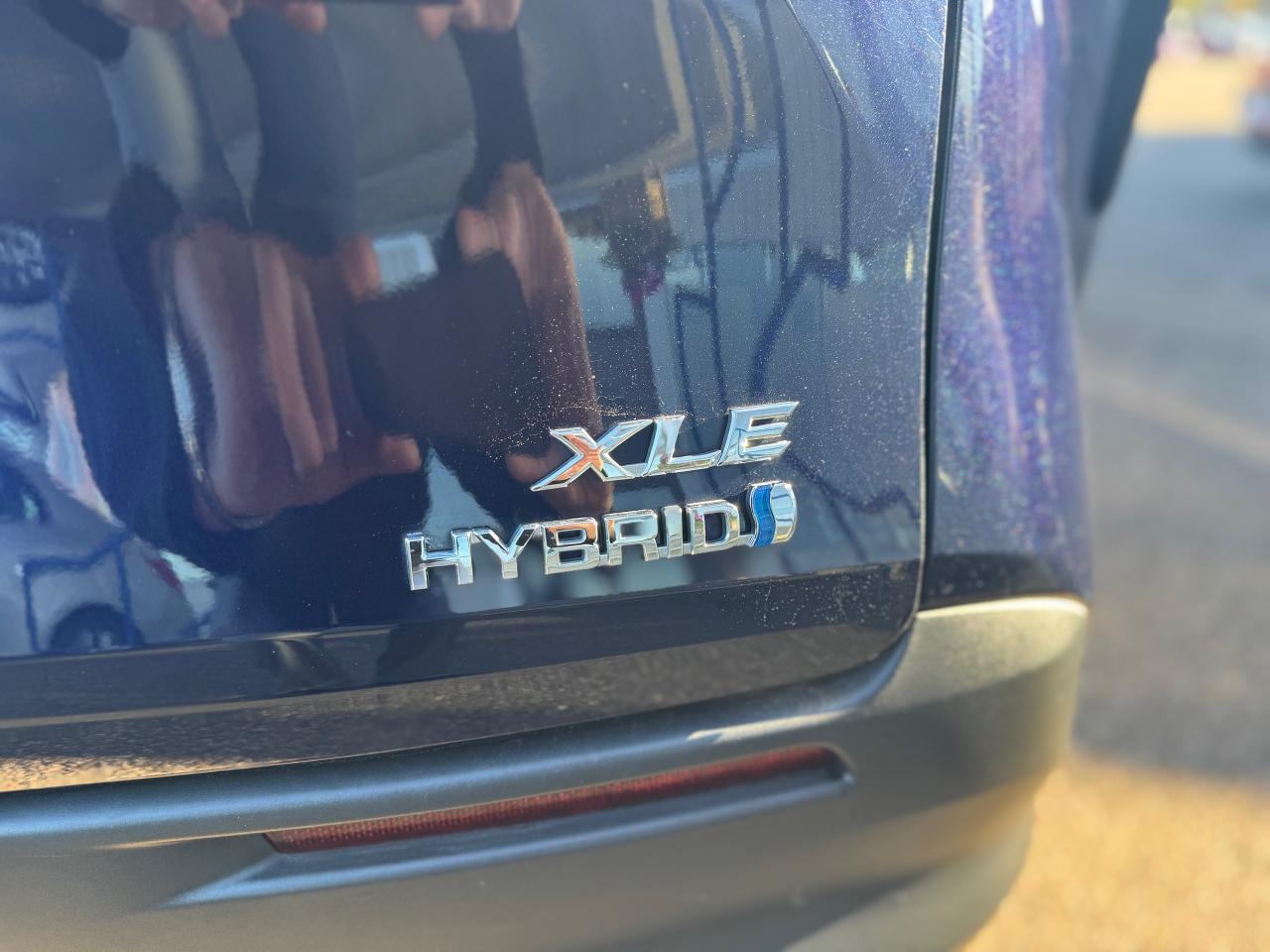 2022 Toyota Sienna XLE 8-Passenger 4dr Front-Wheel Drive Passenger Van Photo