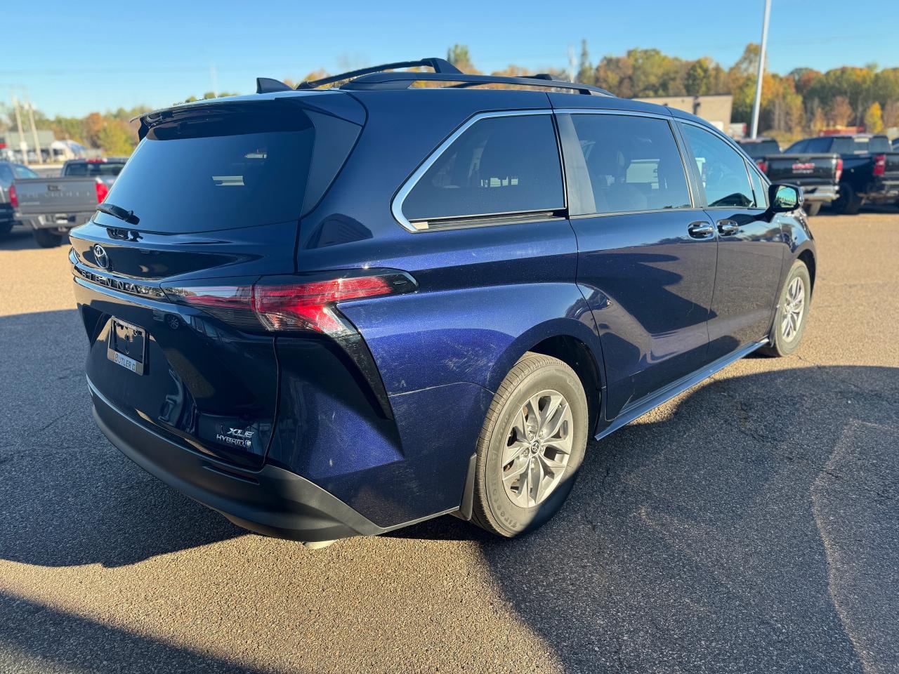 2022 Toyota Sienna XLE 8-Passenger 4dr Front-Wheel Drive Passenger Van Photo