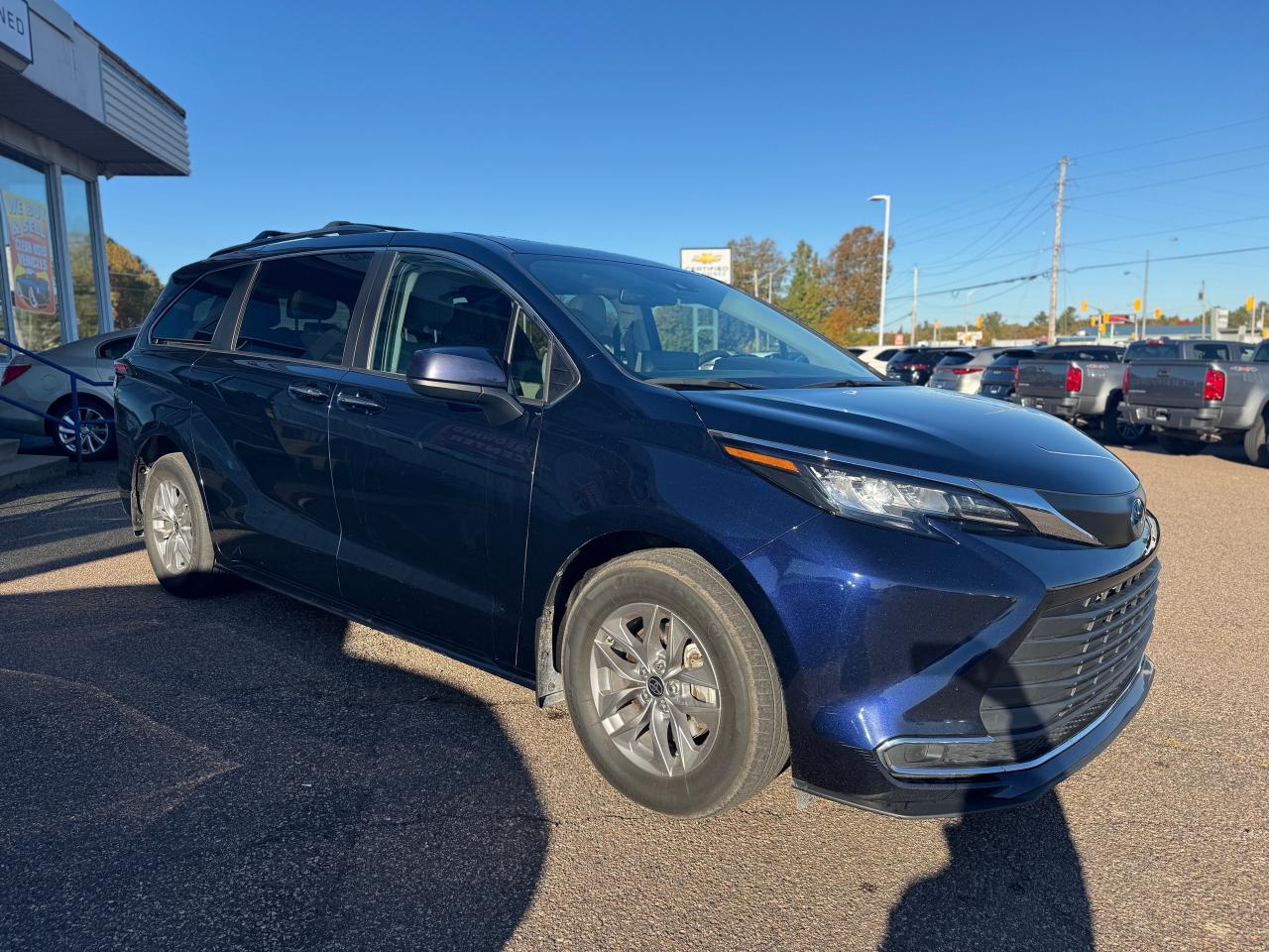 2022 Toyota Sienna XLE 8-Passenger 4dr Front-Wheel Drive Passenger Van Photo