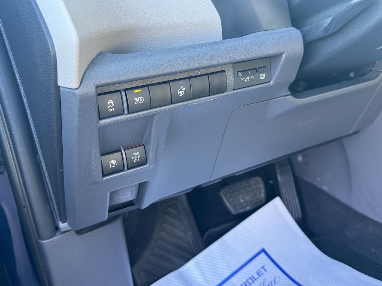 2022 Toyota Sienna XLE 8-Passenger 4dr Front-Wheel Drive Passenger Van Photo