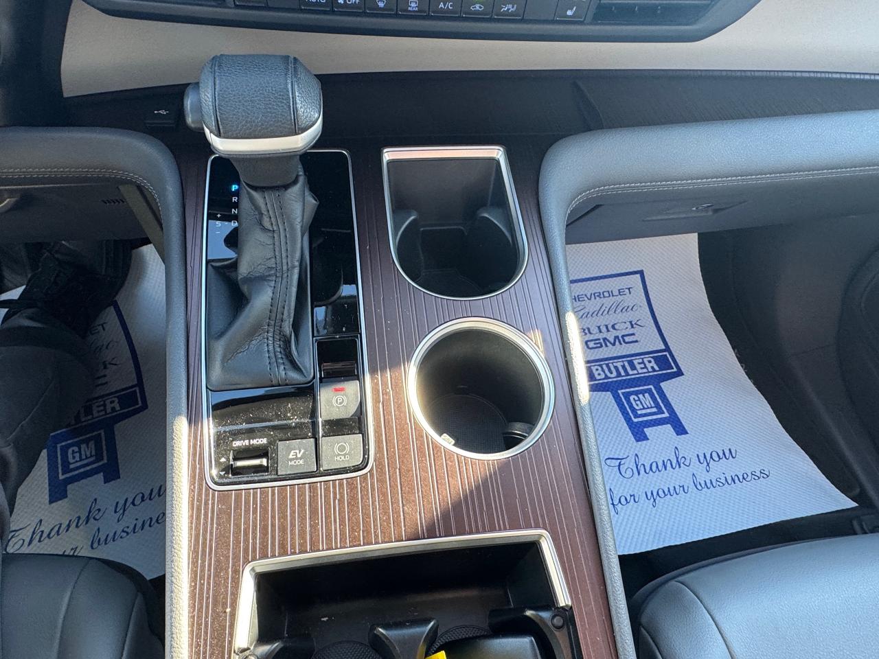 2022 Toyota Sienna XLE 8-Passenger 4dr Front-Wheel Drive Passenger Van Photo