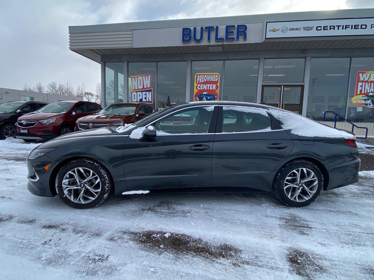 2023 Hyundai Sonata Preferred 4dr Sedan Photo4
