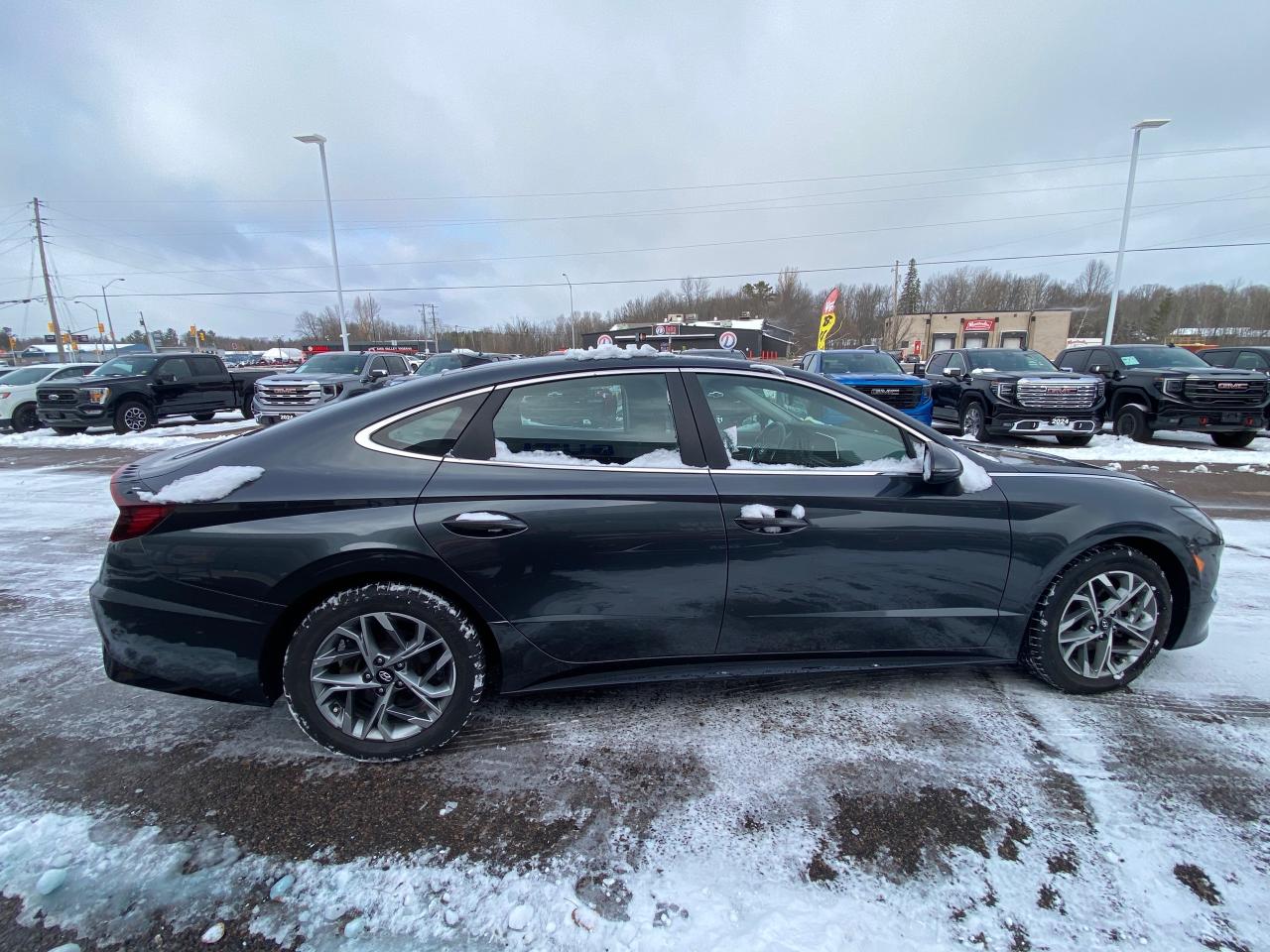 2023 Hyundai Sonata Preferred 4dr Sedan Photo3
