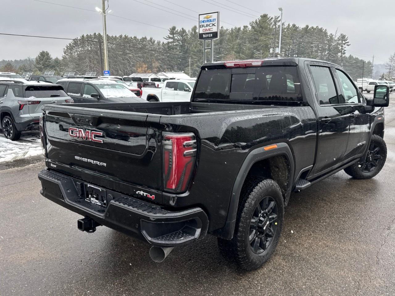 2026 GMC SIERRA 2500HD Crew Cab Standard Box 4-Wheel Drive AT4 Photo4