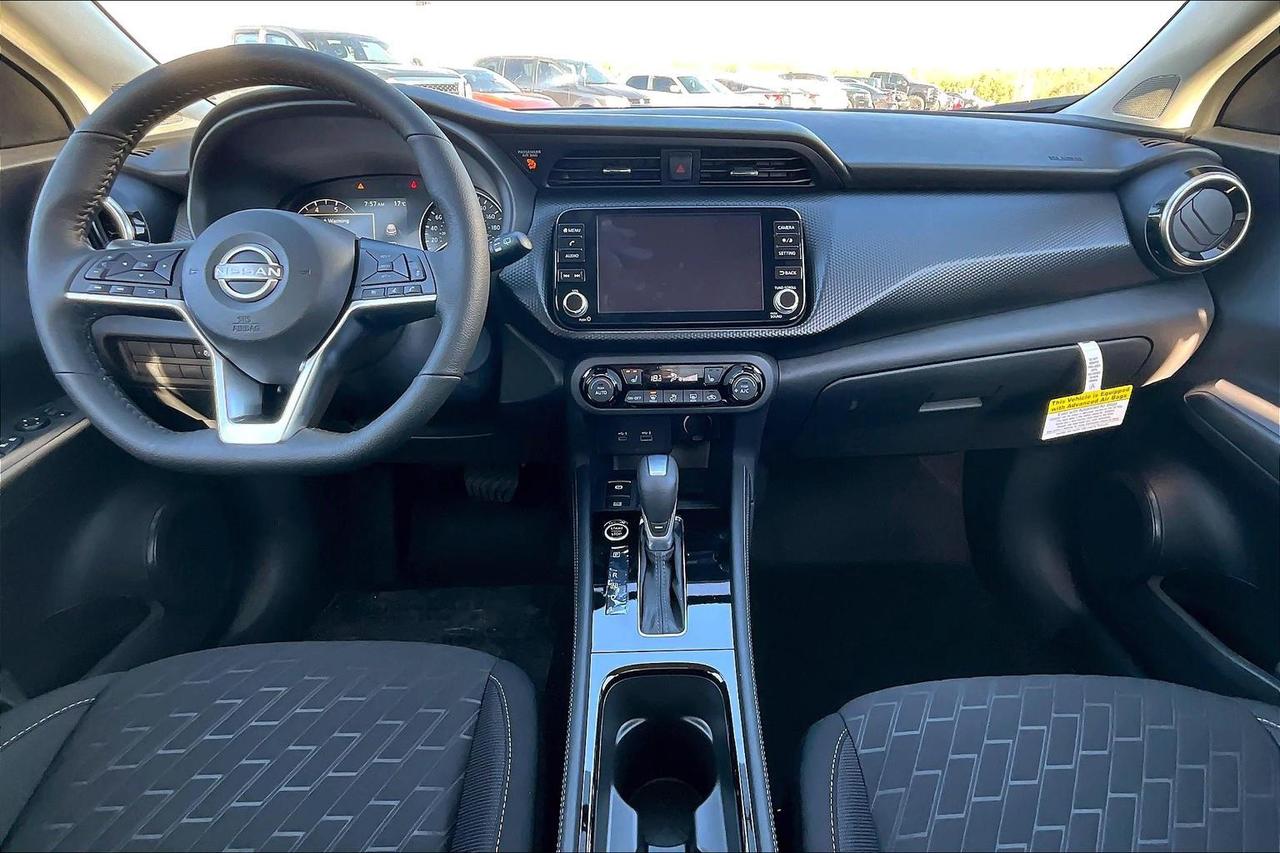 2025 Nissan Kicks Play SV 4dr Front-Wheel Drive Photo4