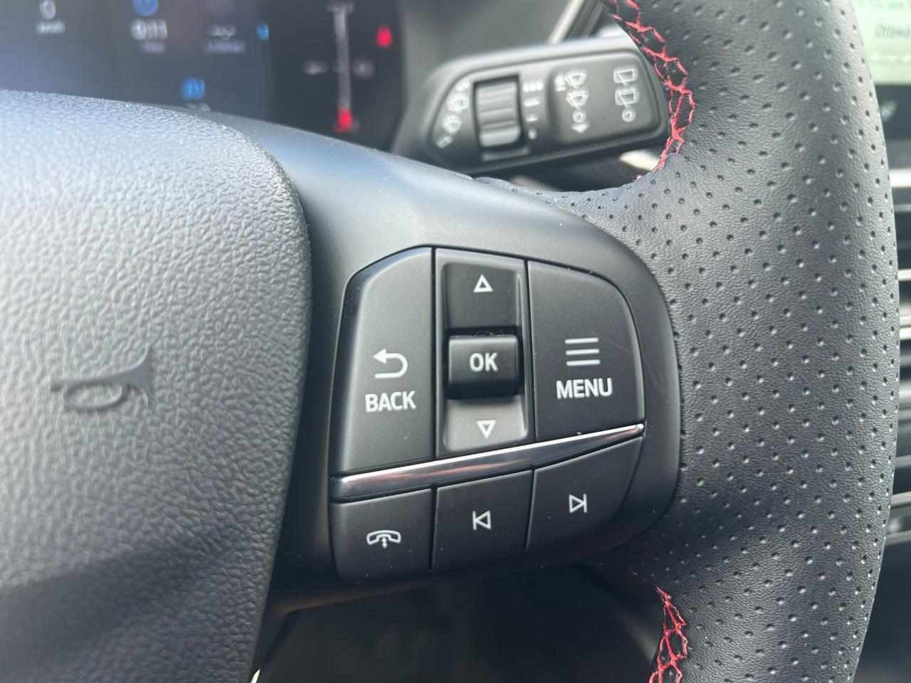 2025 Ford Escape ST-Line 4dr All-Wheel Drive Photo