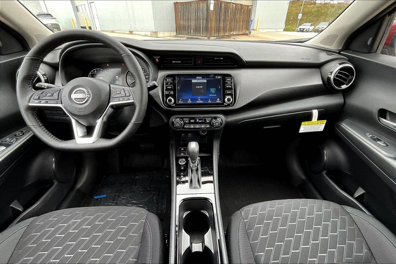 2025 Nissan Kicks Play SV 4dr Front-Wheel Drive Photo4