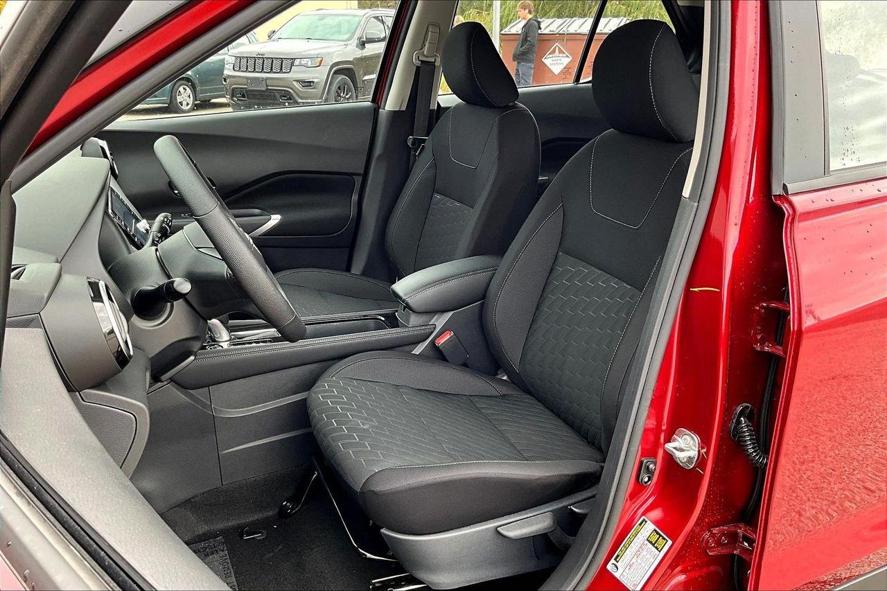 2025 Nissan Kicks Play SV 4dr Front-Wheel Drive Photo