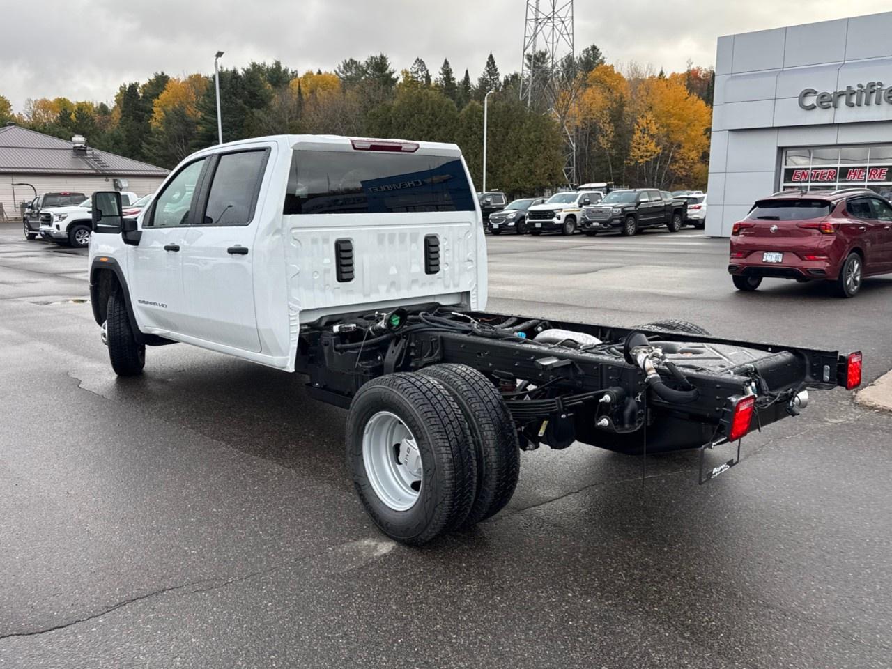 2026 GMC Sierra 3500HD CC 4WD Crew Cab 177" WB, 60" CA Pro Photo