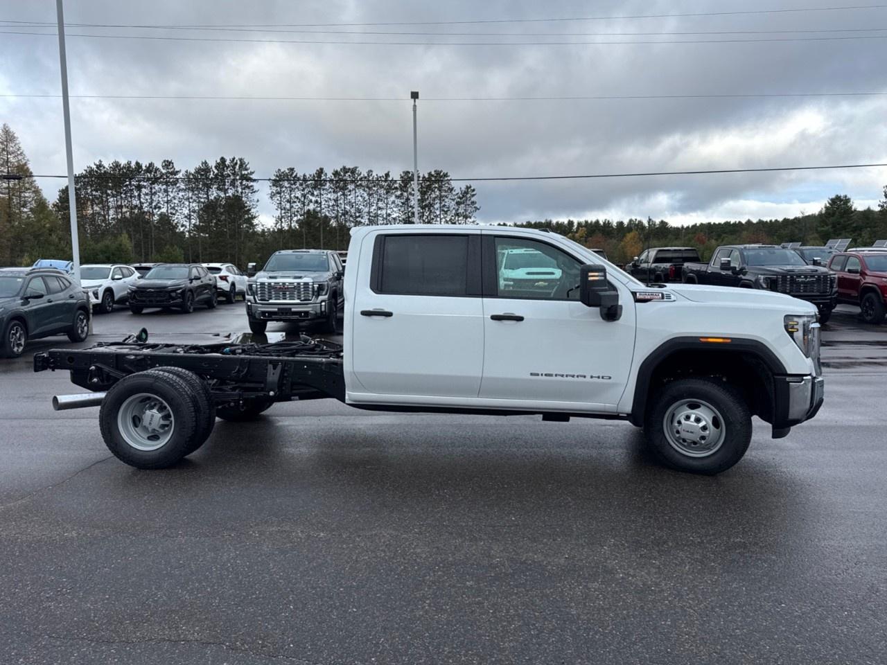 2026 GMC Sierra 3500HD CC 4WD Crew Cab 177" WB, 60" CA Pro Photo