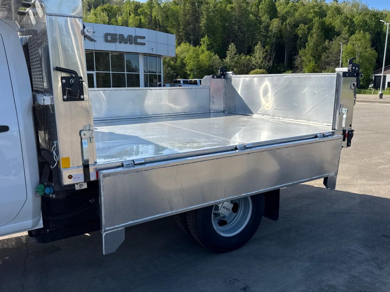 2026 GMC Sierra 3500HD CC 4WD Crew Cab 177" WB, 60" CA Pro Photo3