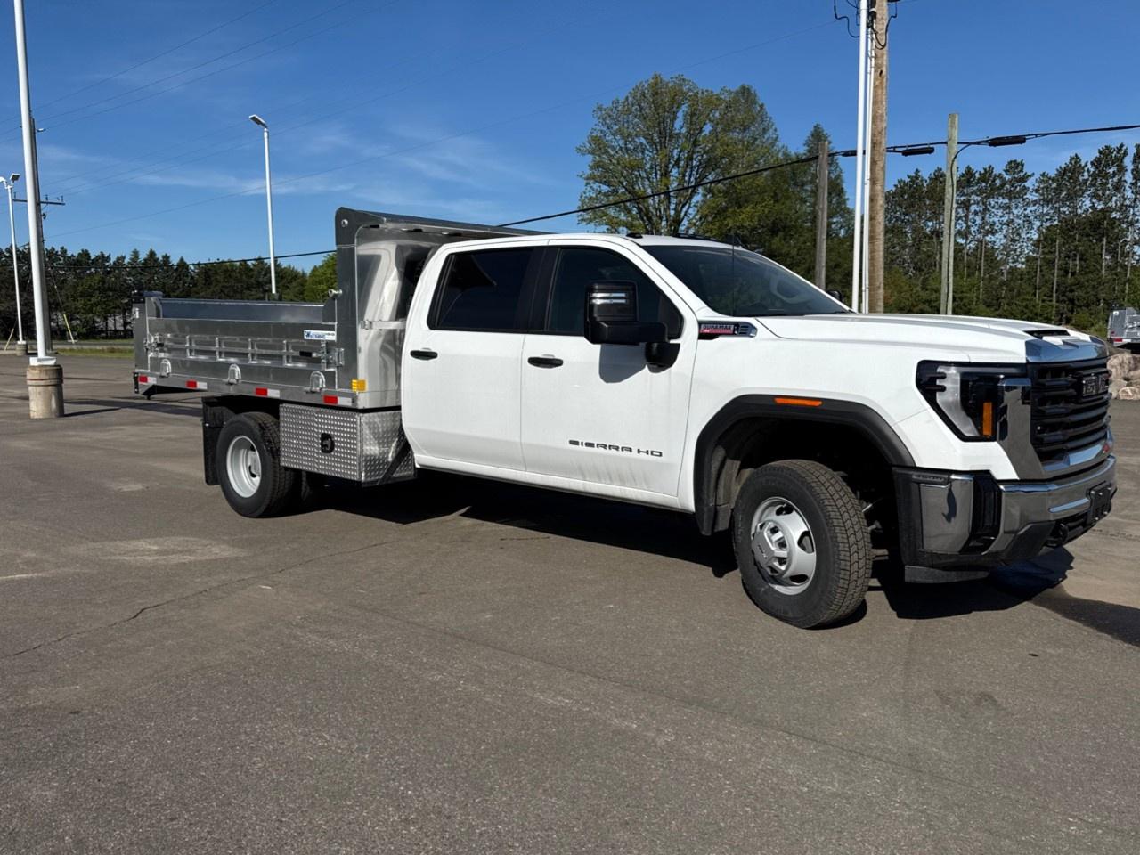 2026 GMC Sierra 3500HD CC 4WD Crew Cab 177" WB, 60" CA Pro Photo