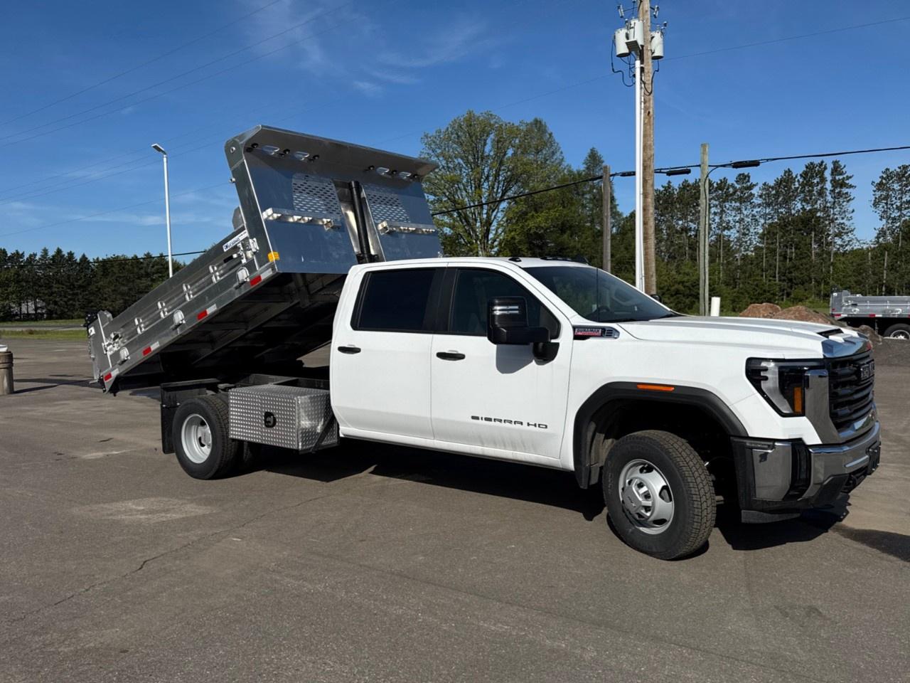 2026 GMC Sierra 3500HD CC 4WD Crew Cab 177" WB, 60" CA Pro Photo