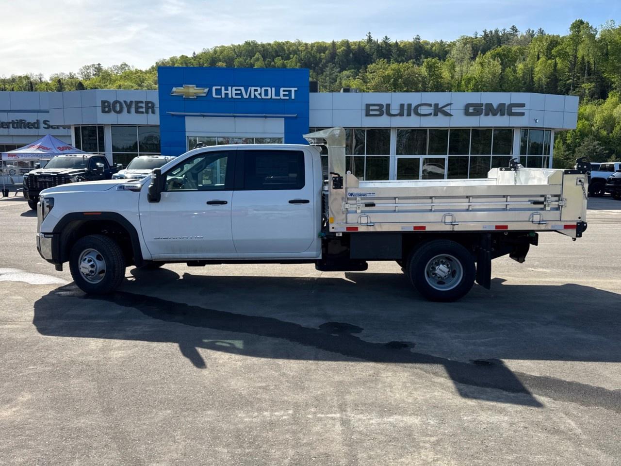 2026 GMC Sierra 3500HD CC 4WD Crew Cab 177" WB, 60" CA Pro Photo