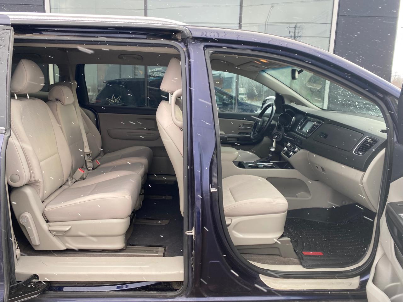 2020 Kia Sedona LX Passenger Van Photo