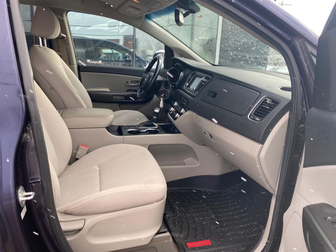 2020 Kia Sedona LX Passenger Van Photo