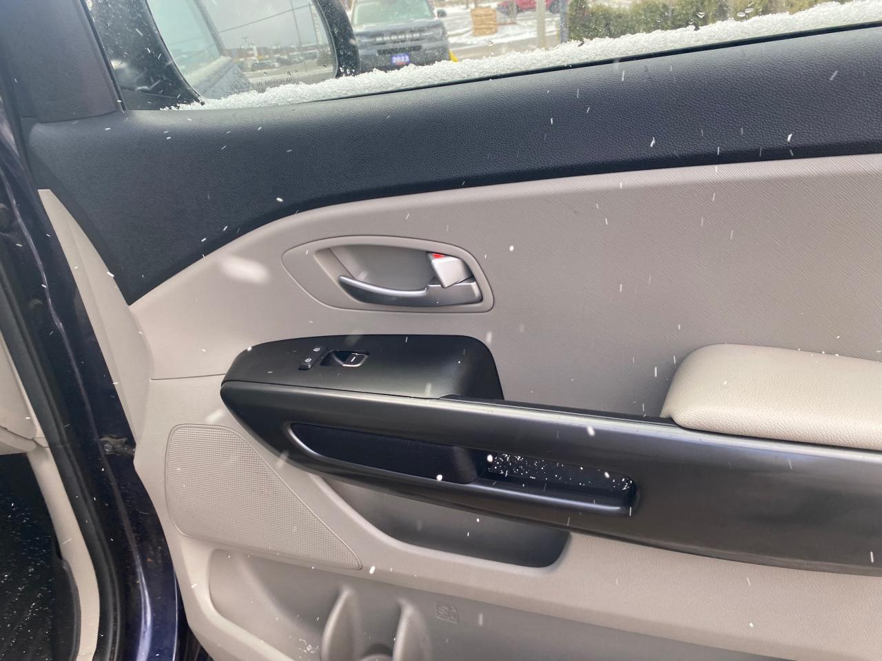 2020 Kia Sedona LX Passenger Van Photo