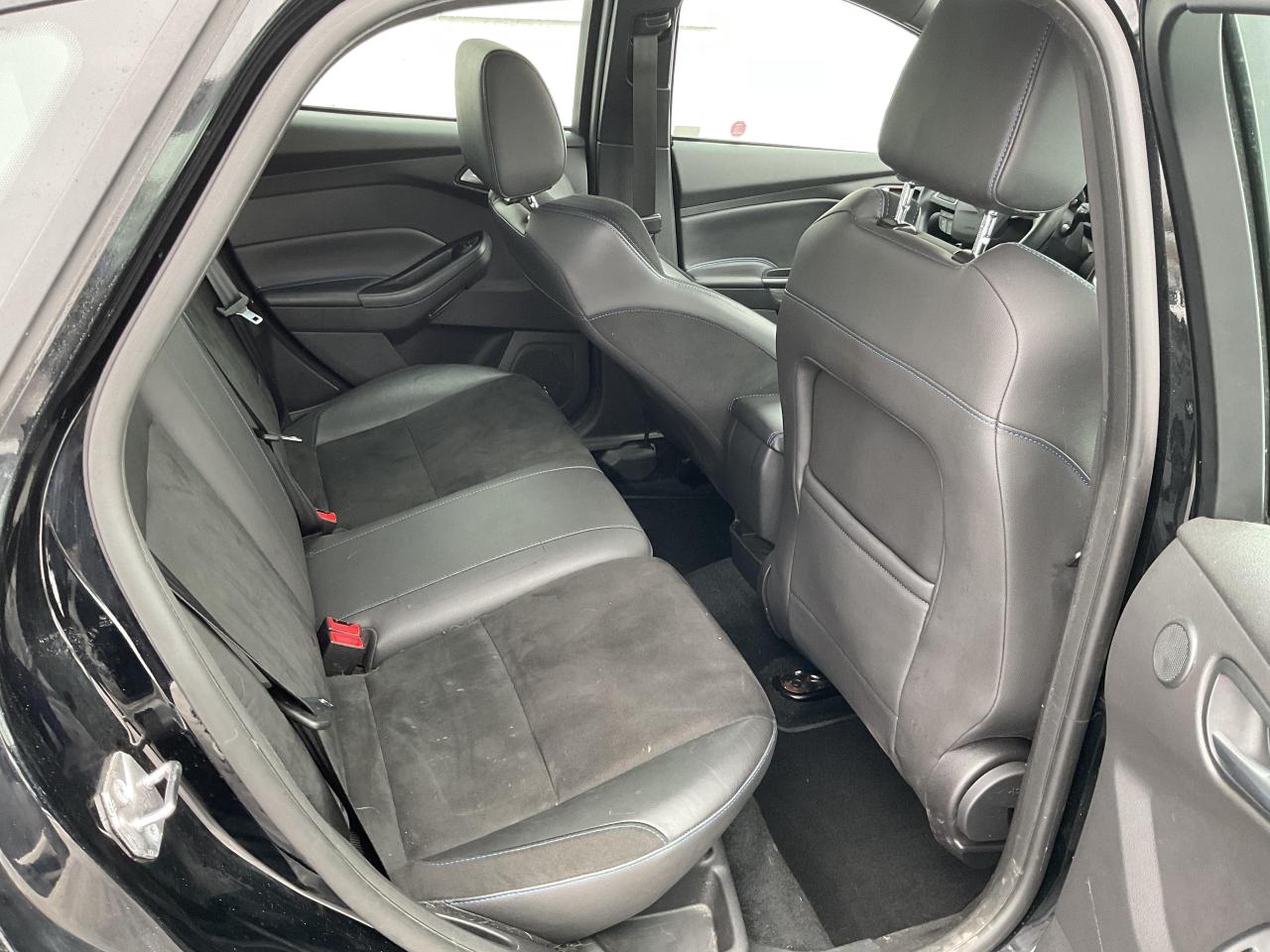 2017 Ford Focus RS Base 4dr Hatchback Photo