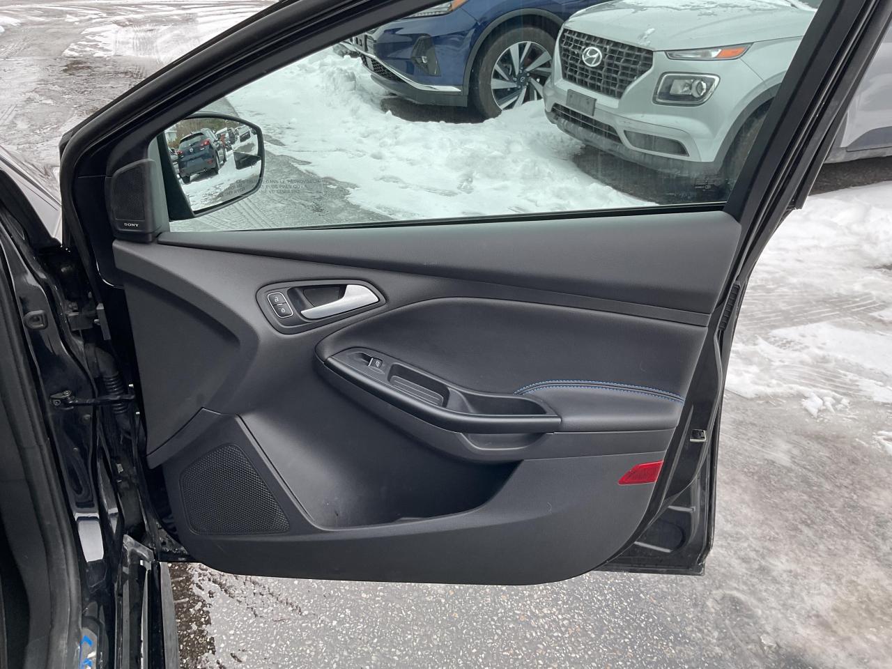 2017 Ford Focus RS Base 4dr Hatchback Photo