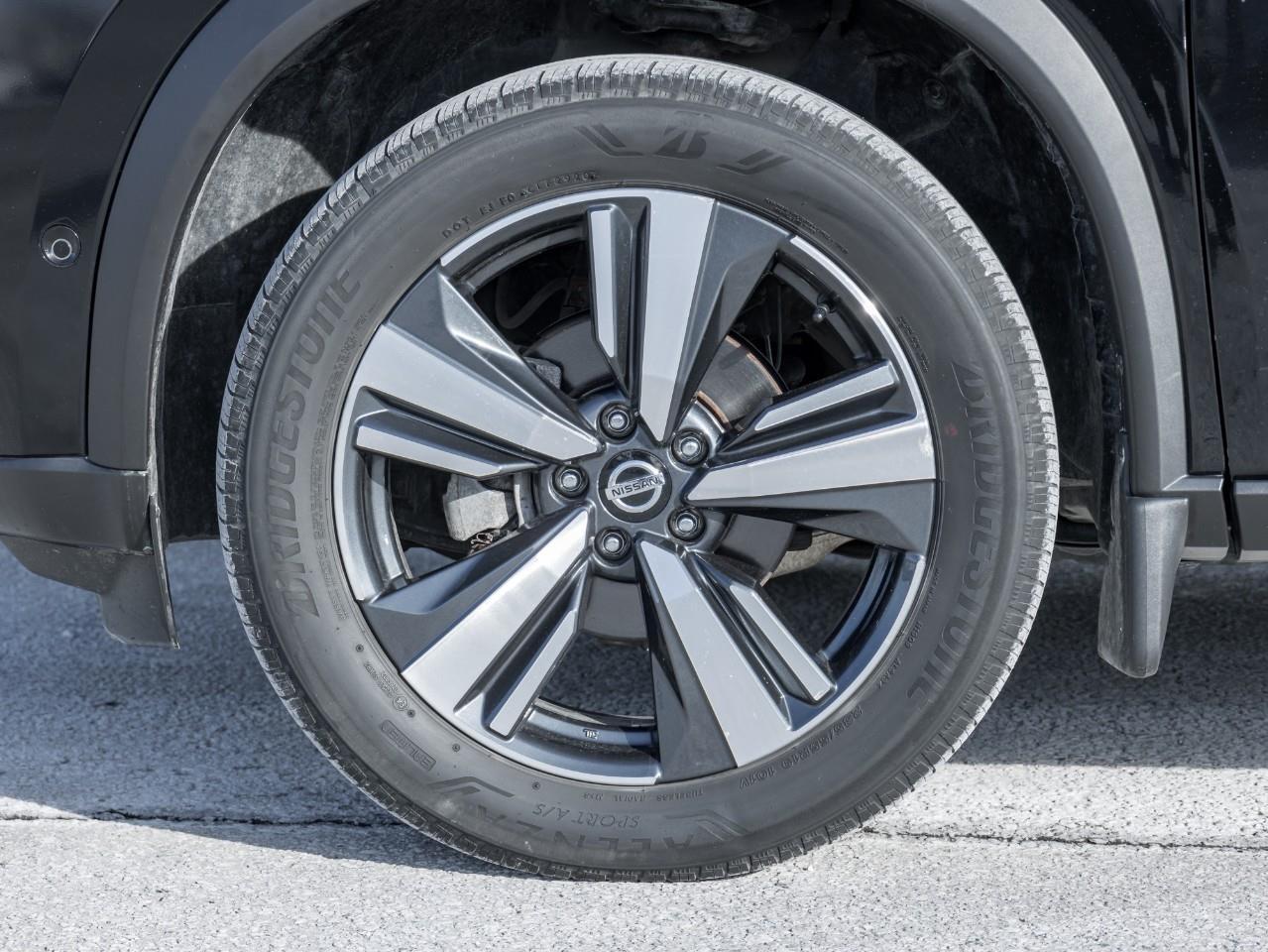 2021 Nissan Rogue Platinum 4dr All-Wheel Drive 2021.5 Photo3