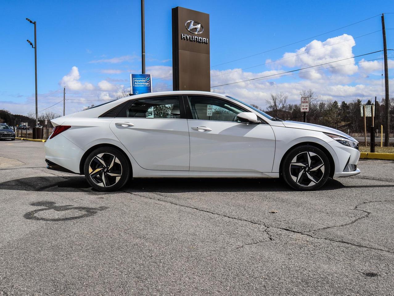 2022 Hyundai Elantra Ultimate Tech 4dr Sedan Photo