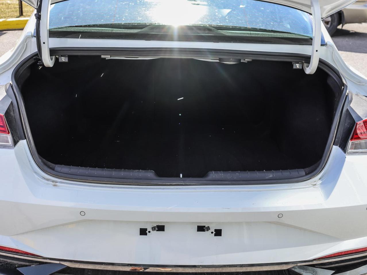 2022 Hyundai Elantra Ultimate Tech 4dr Sedan Photo