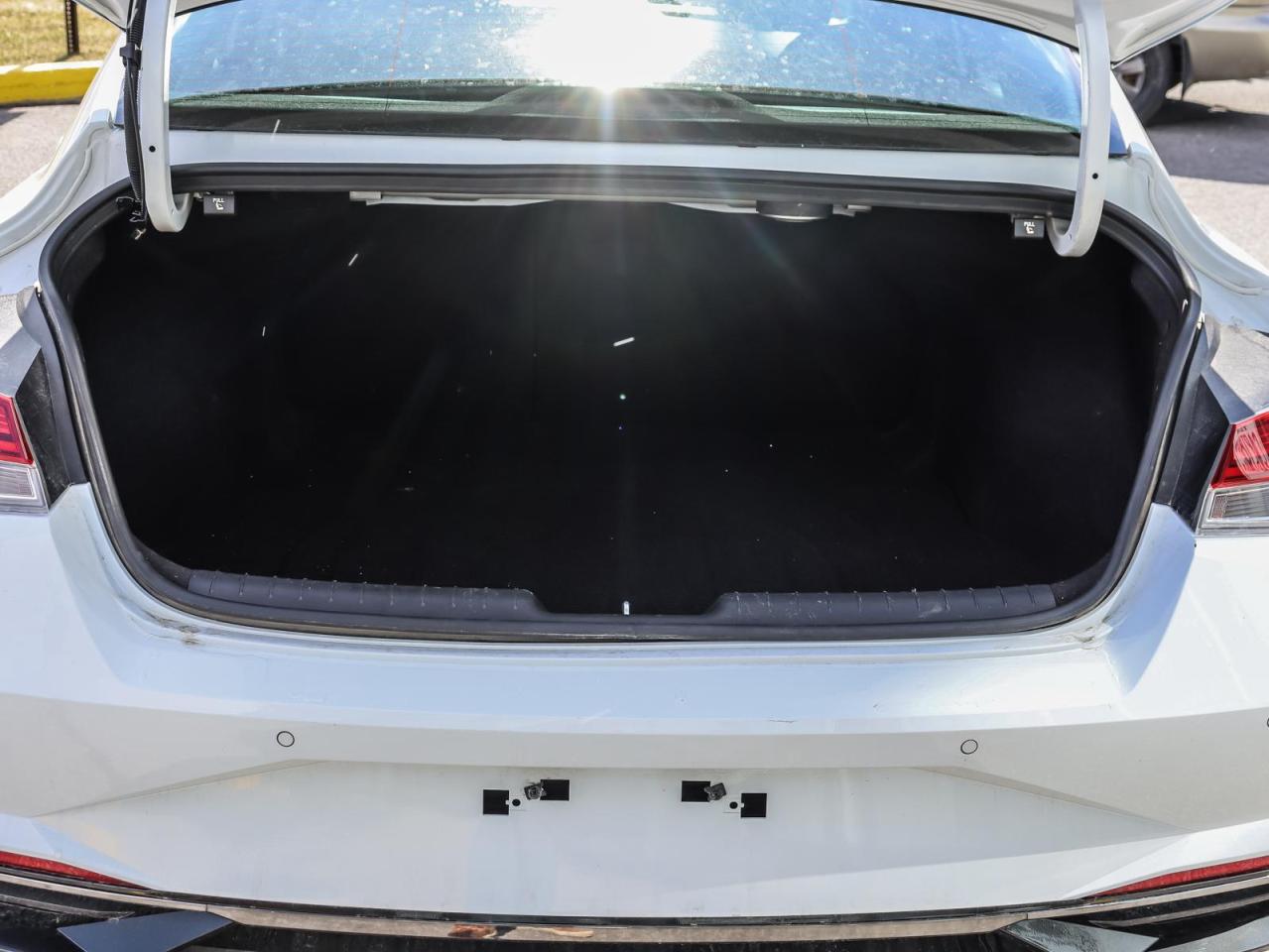 2022 Hyundai Elantra Ultimate Tech 4dr Sedan Photo