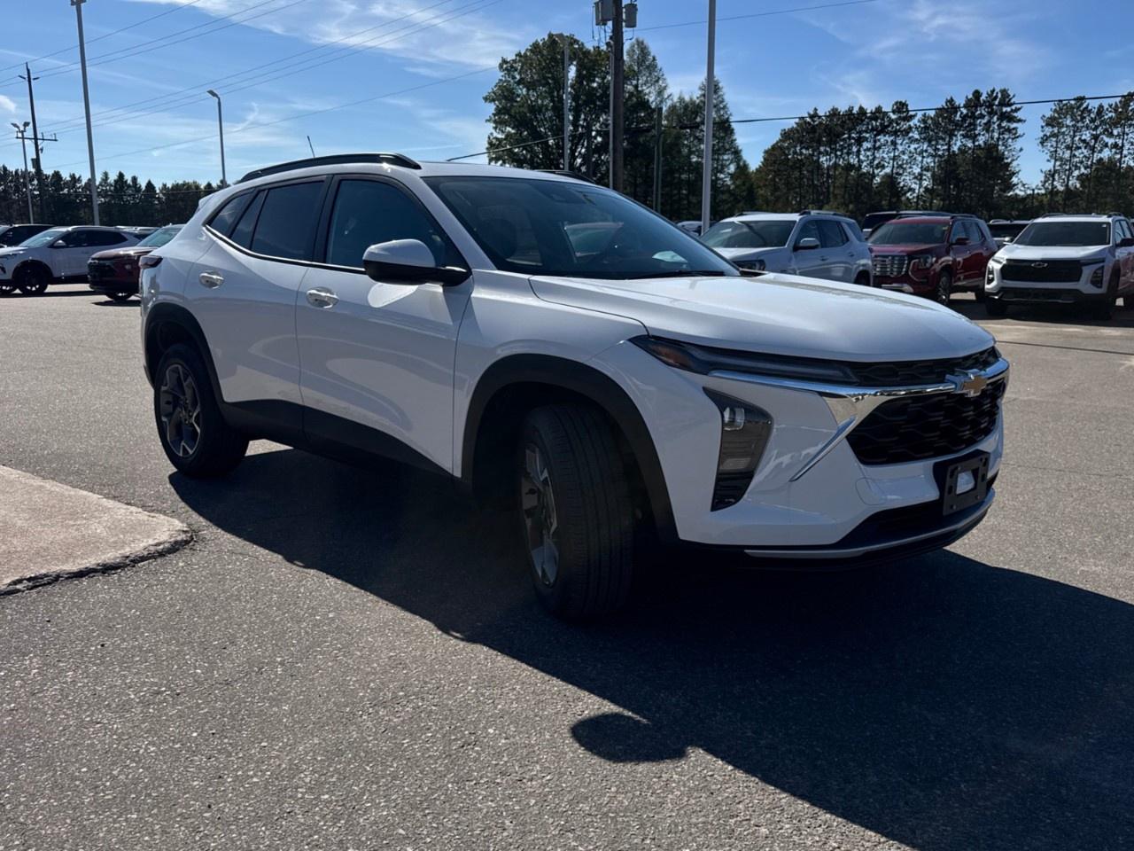 2026 Chevrolet Trax Fwd 4dr Lt Photo2