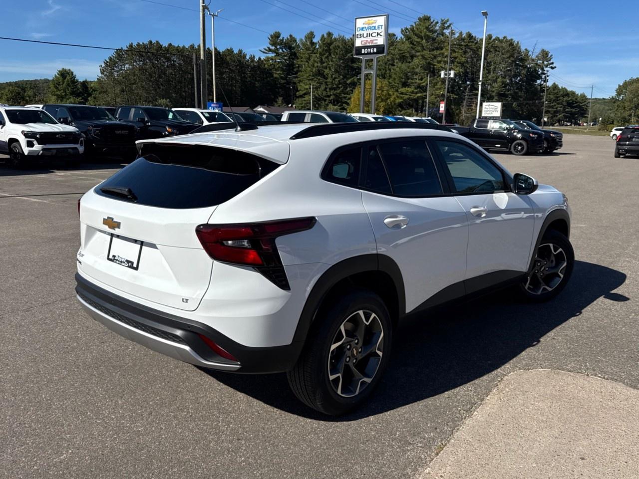 2026 Chevrolet Trax Fwd 4dr Lt Photo4