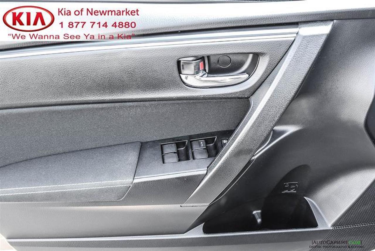 2017 Toyota Corolla LE (CVT) 4dr Sedan Photo