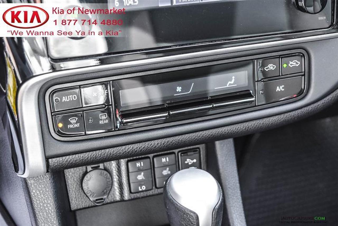 2017 Toyota Corolla LE (CVT) 4dr Sedan Photo