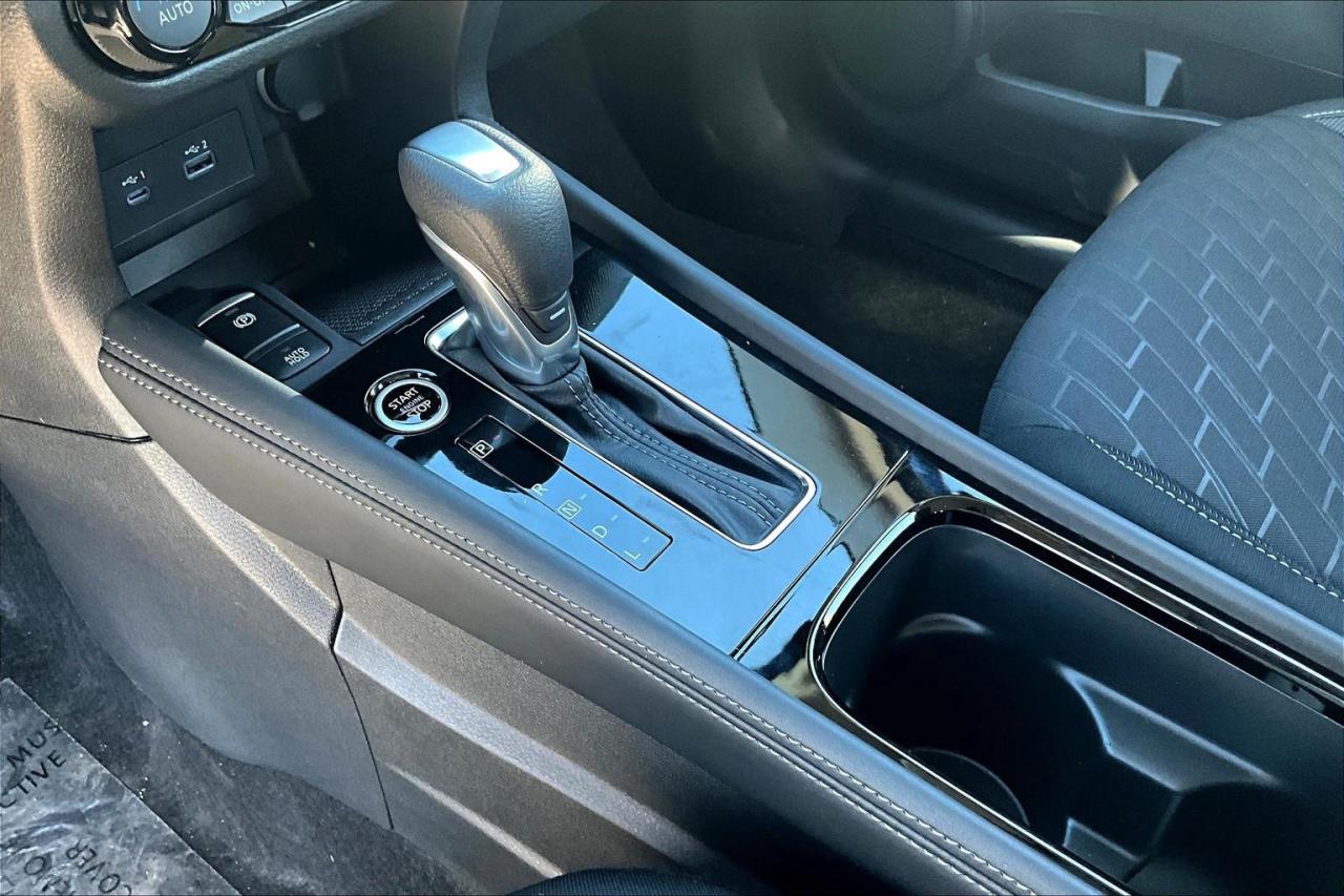 2025 Nissan Kicks Play SV 4dr Front-Wheel Drive Photo