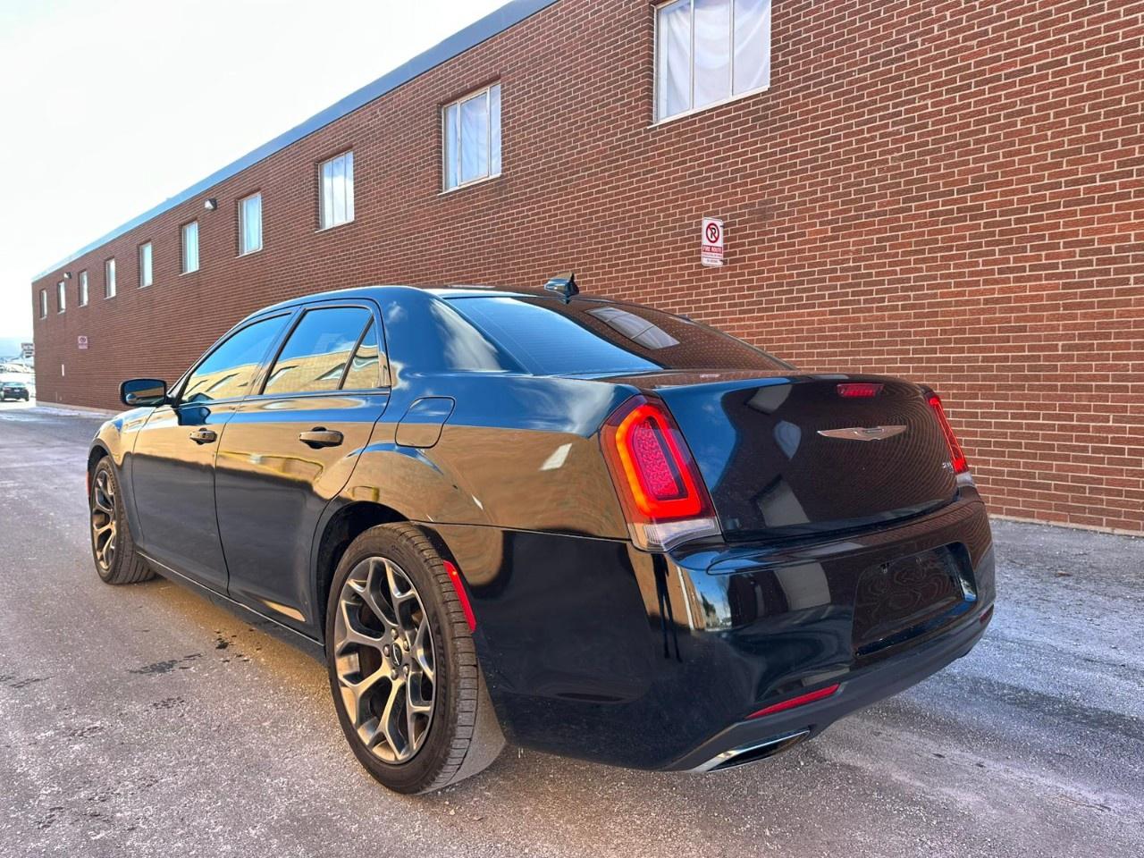 2018 Chrysler 300 300S RWD Photo3