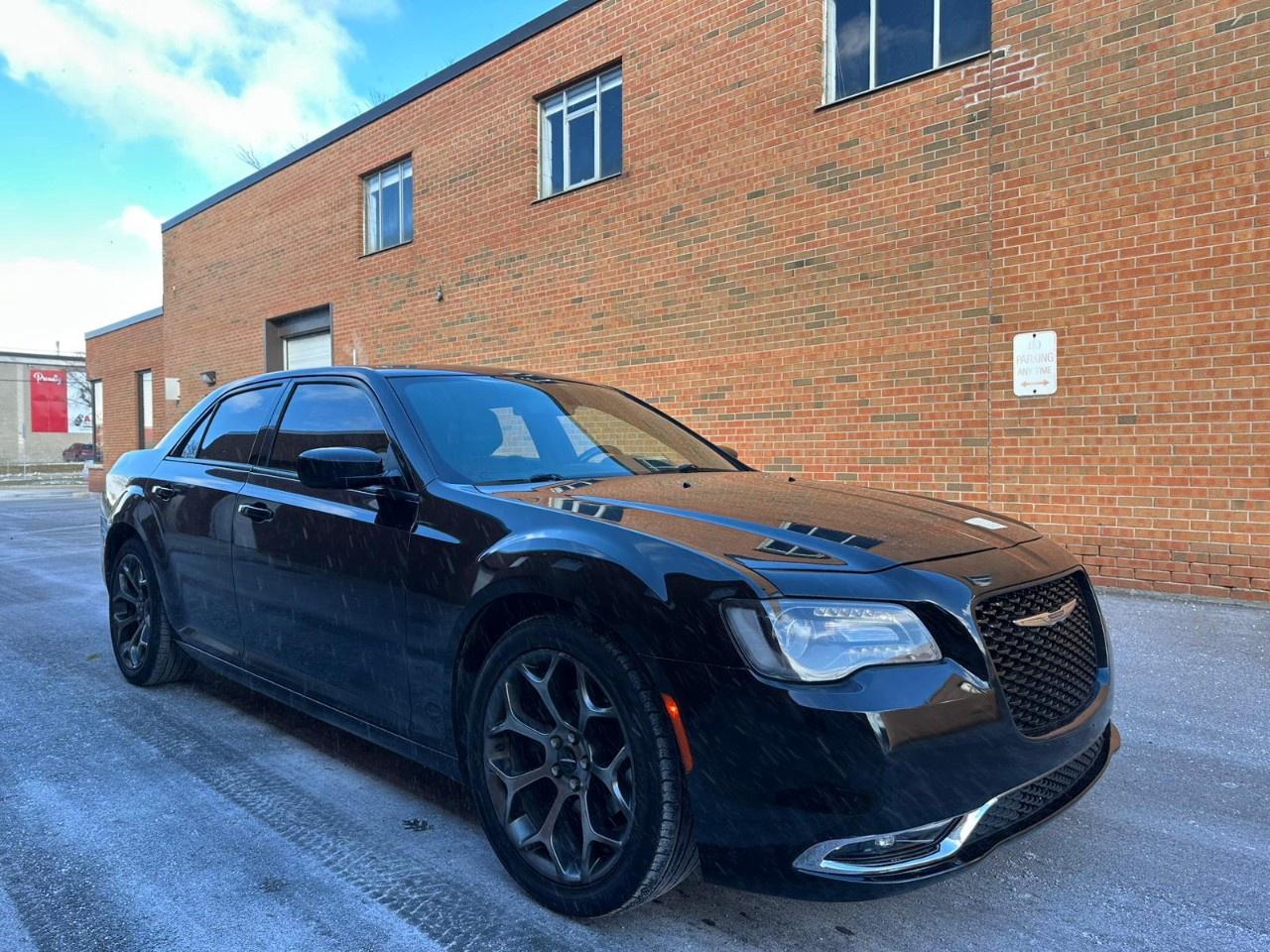 2018 Chrysler 300 300S RWD Photo2