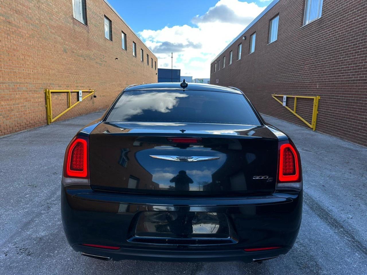 2018 Chrysler 300 300S RWD Photo