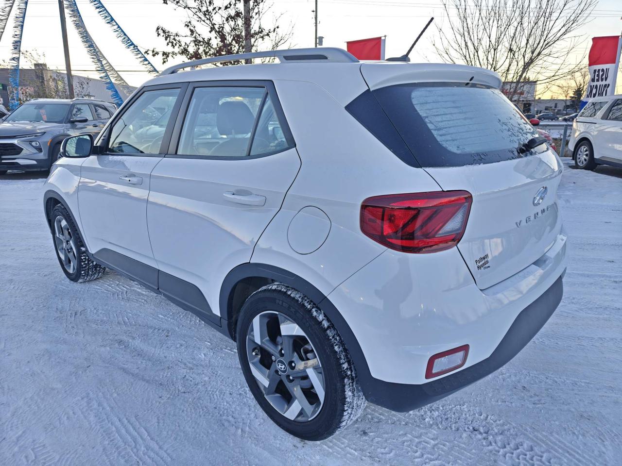 2024 Hyundai Venue Ultimate w/Black Interior 4dr Front-Wheel Drive Photo2