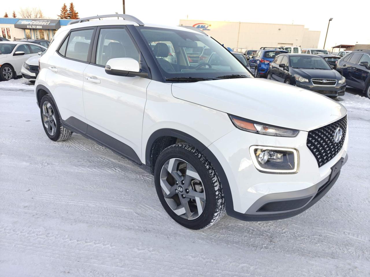 2024 Hyundai Venue Ultimate w/Black Interior 4dr Front-Wheel Drive Photo