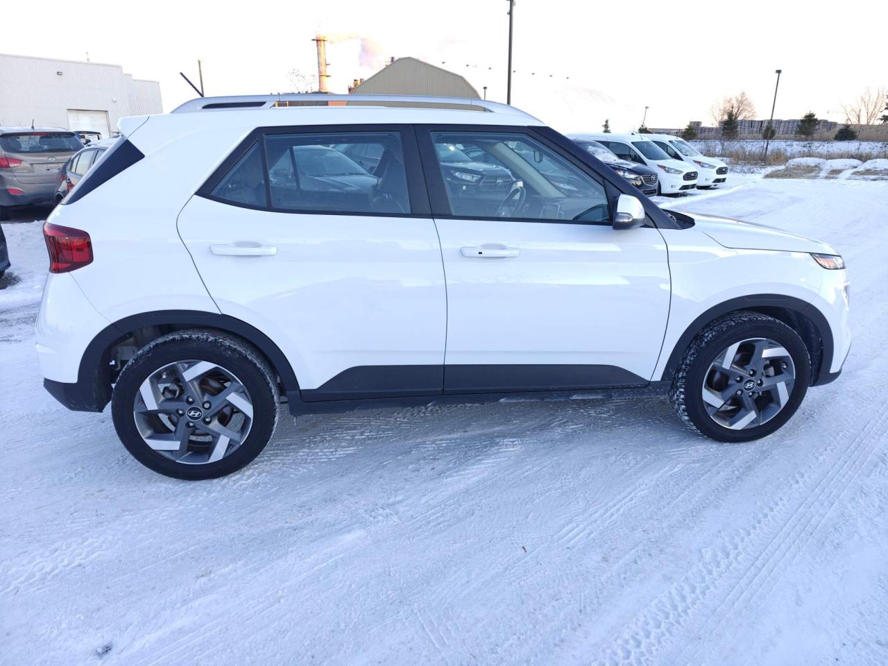 2024 Hyundai Venue Ultimate w/Black Interior 4dr Front-Wheel Drive Photo