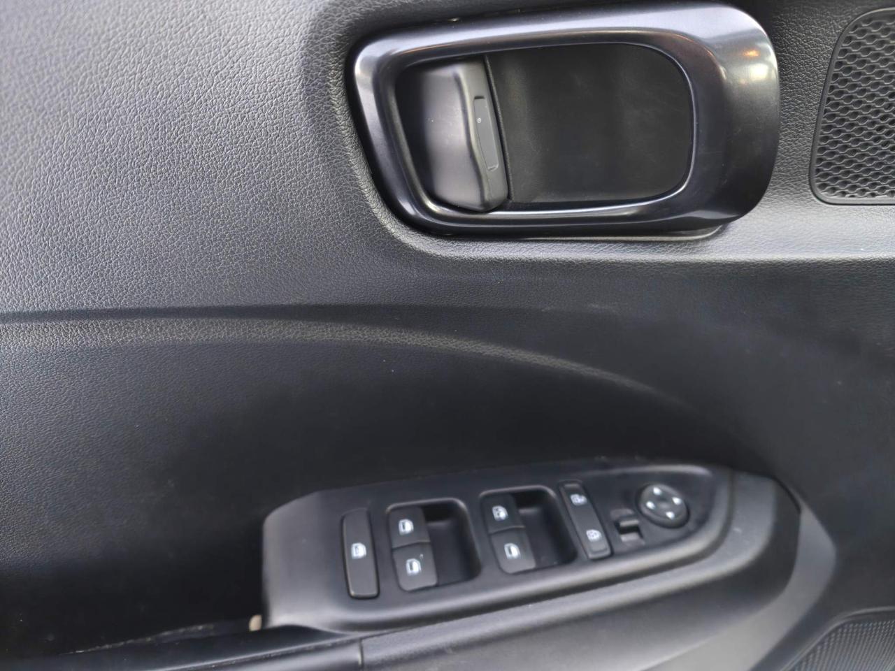 2024 Hyundai Venue Ultimate w/Black Interior 4dr Front-Wheel Drive Photo